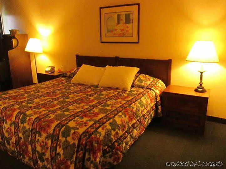 Red Carpet Inn Fanta Suites Hotel Грийнууд Екстериор снимка