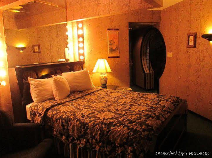 Red Carpet Inn Fanta Suites Hotel Грийнууд Екстериор снимка