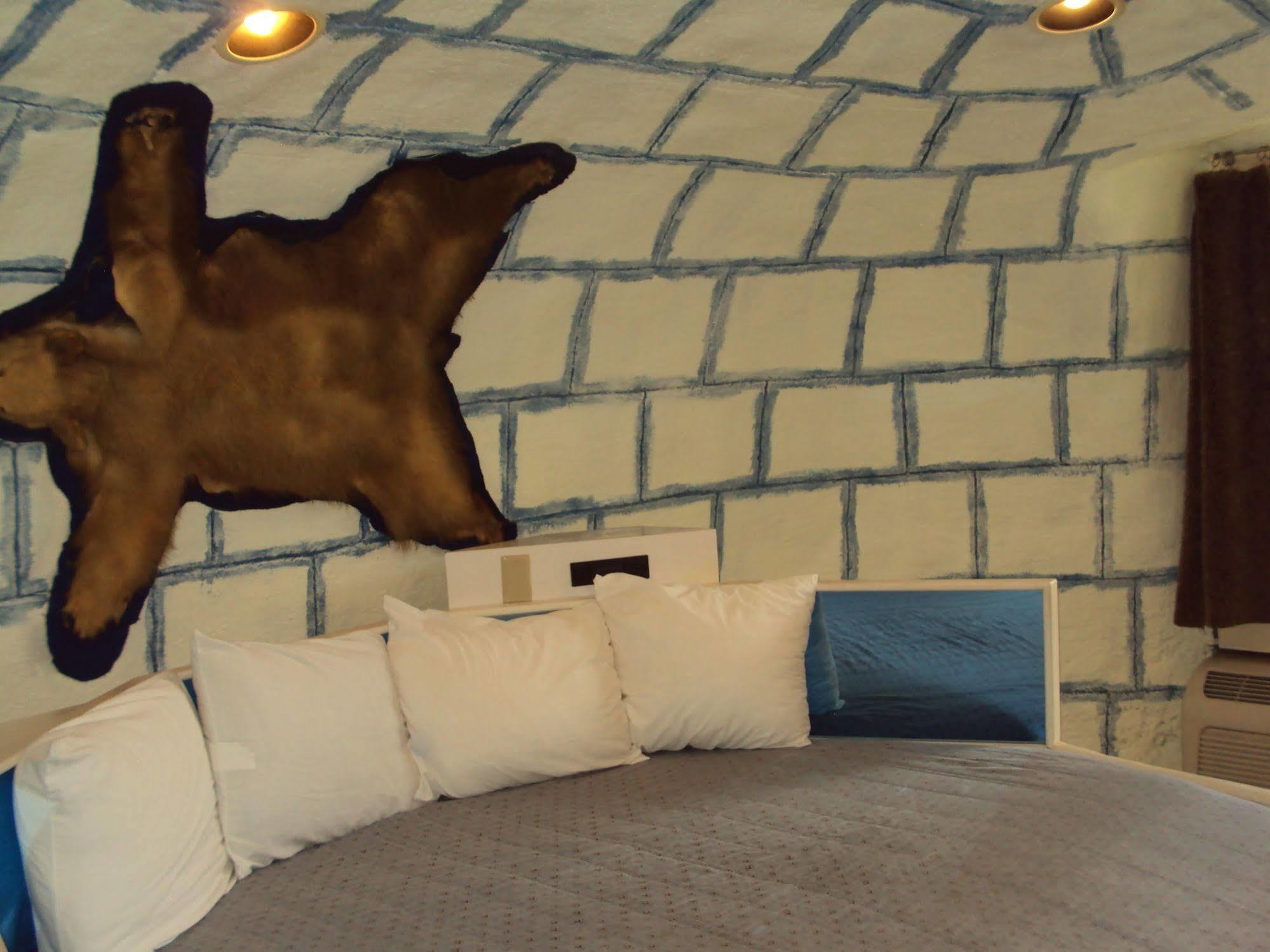 Red Carpet Inn Fanta Suites Hotel Грийнууд Екстериор снимка