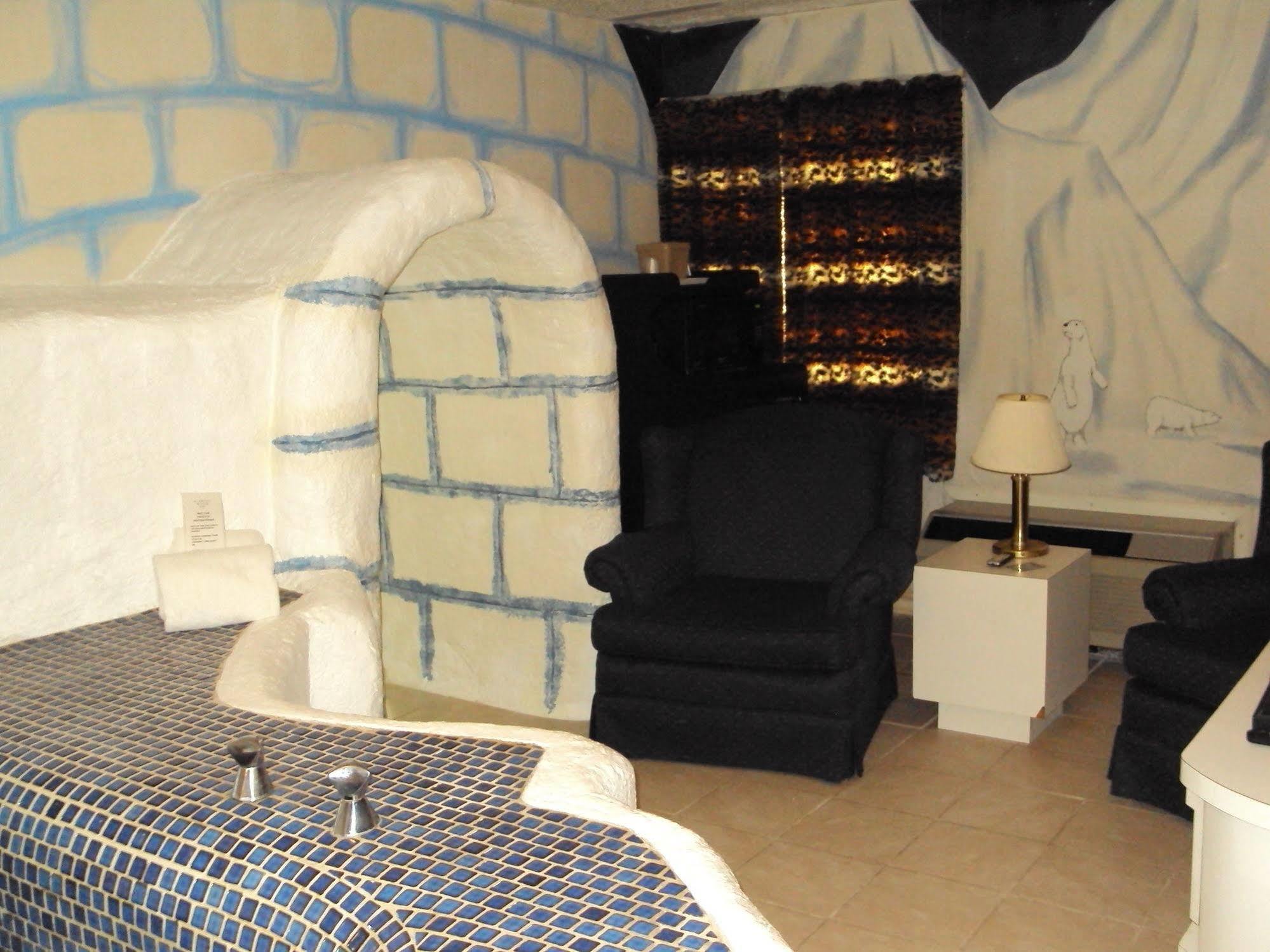 Red Carpet Inn Fanta Suites Hotel Грийнууд Екстериор снимка
