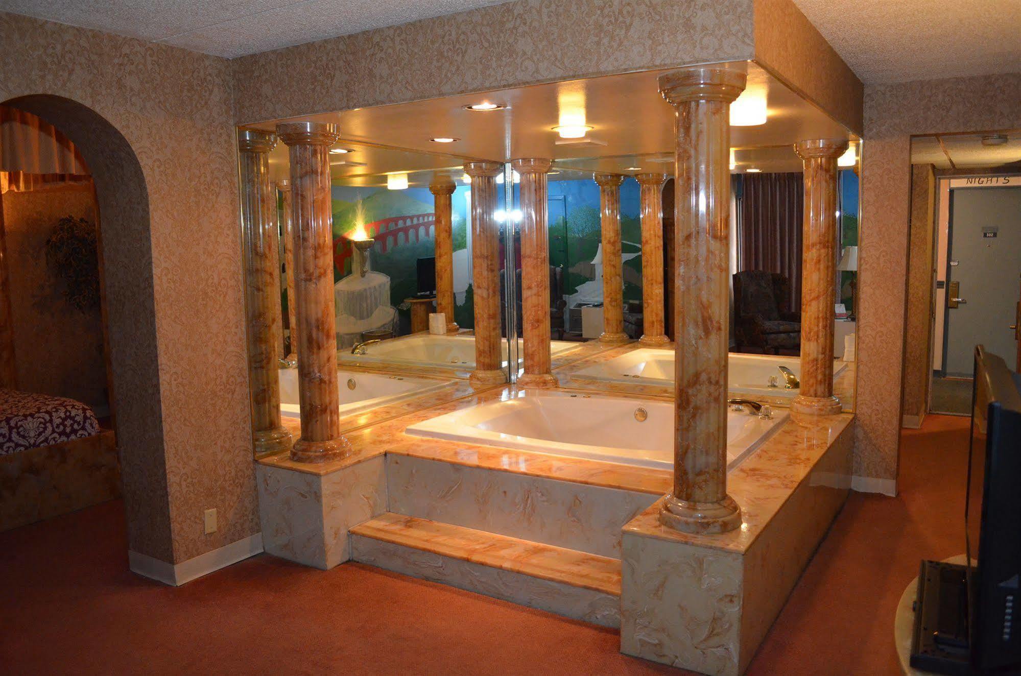 Red Carpet Inn Fanta Suites Hotel Грийнууд Екстериор снимка
